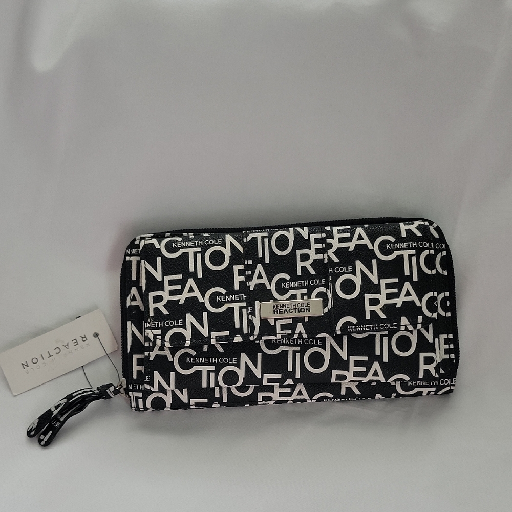 Kenneth Cole Reaction Monochrome Logo Wallet